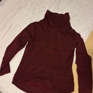 Elegant Columbia Burgundy Turtleneck Sweater